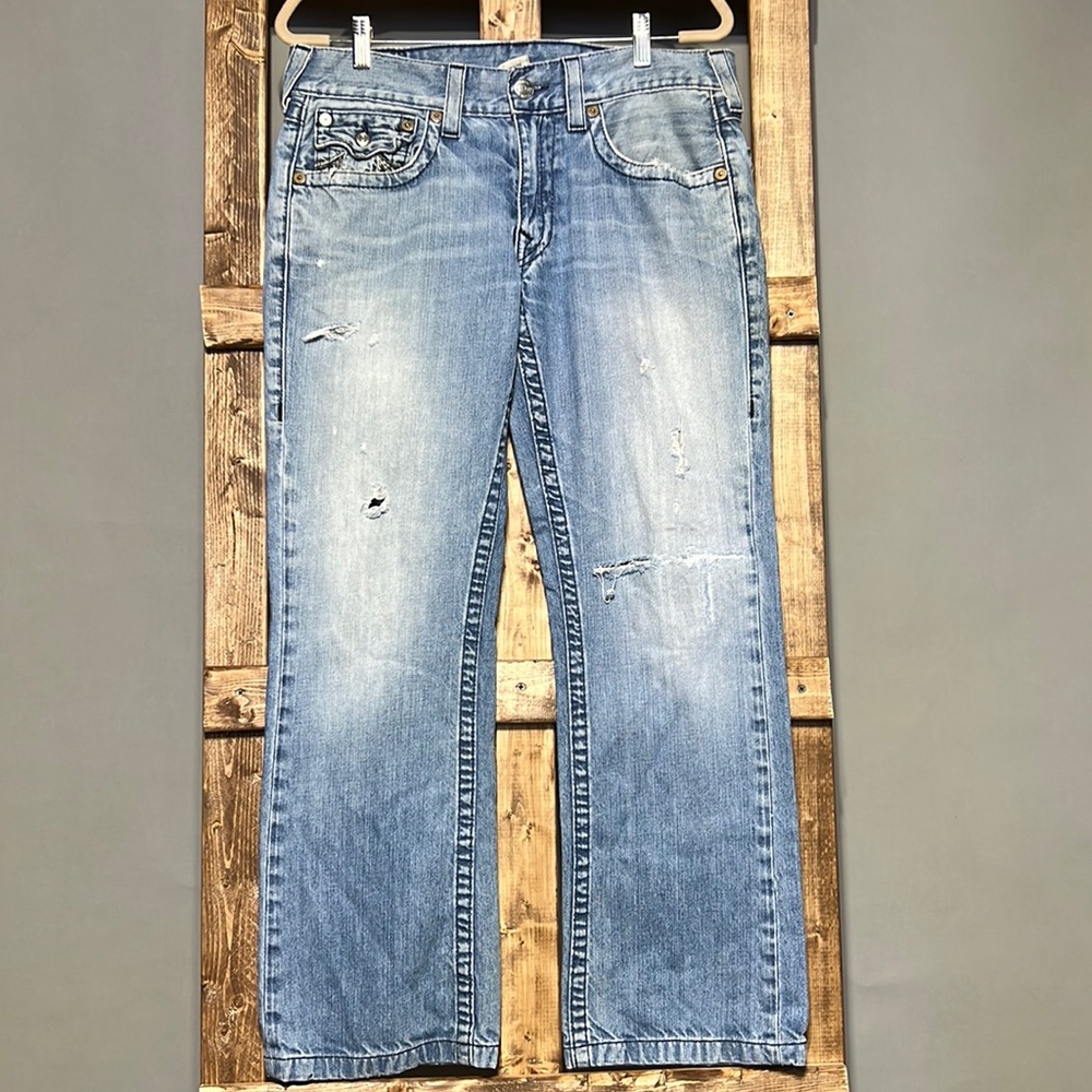 Women’s true religion boot cut distressed jeans. Size 33 x 29. EUC.